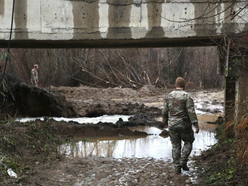 Ushtarët amerikanë patrullojnë në Zubin Potok, KFOR-i: Trupat tanë qëndrojnë të gatshëm për t’u vendosur dhe për të ofruar siguri