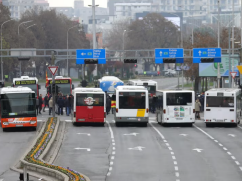 Transportuesit privat rikthehen në rrugët e Shkupit, çmimet e reja fillojnë të aplikohen nga viti i ri