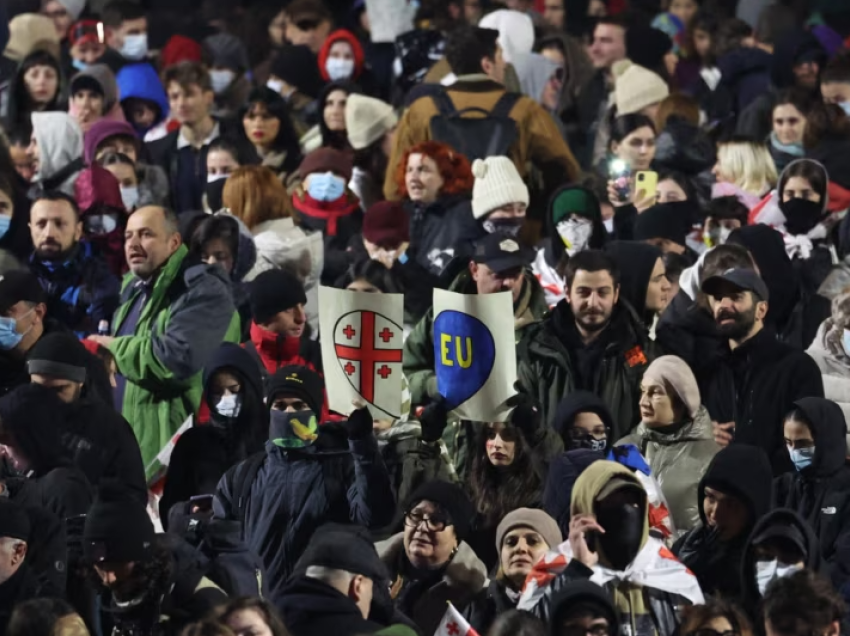 Gjeorgji, vazhdojnë protestat kundër vendimit të qeverisë për ‘ngrirje’ të anëtarësimit në BE