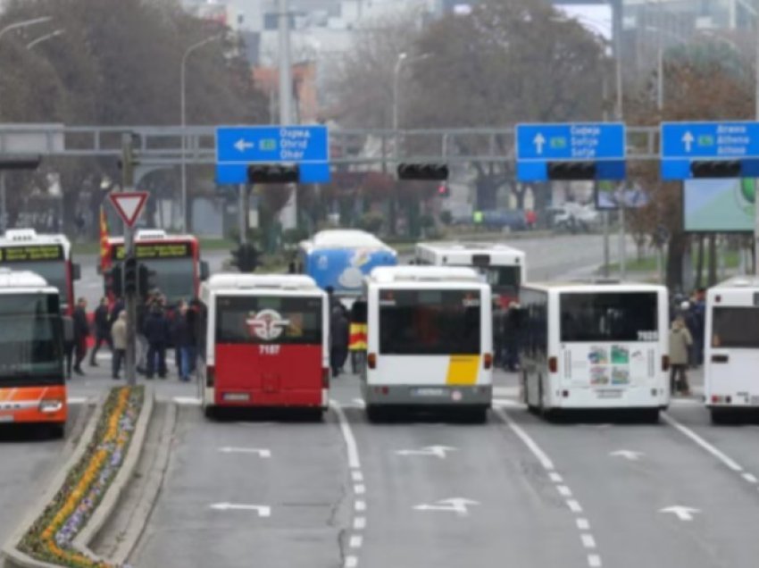 Transportuesit privatë janë kthyer për qarkullim në Shkup, por jo me kapacitet të plotë