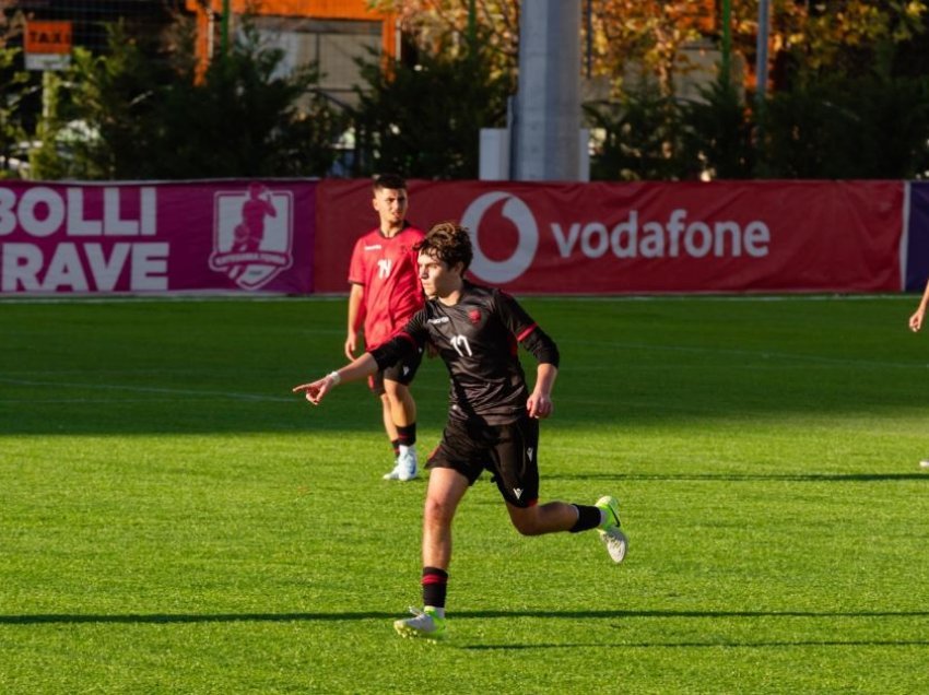 Futbollistë shqiptarë nga e gjithë bota provojnë veten