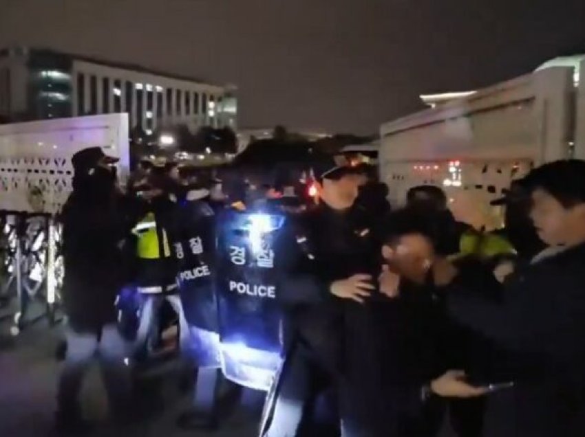 Përplasje mes protestuesve dhe policisë para parlamentit të Koresë së Jugut