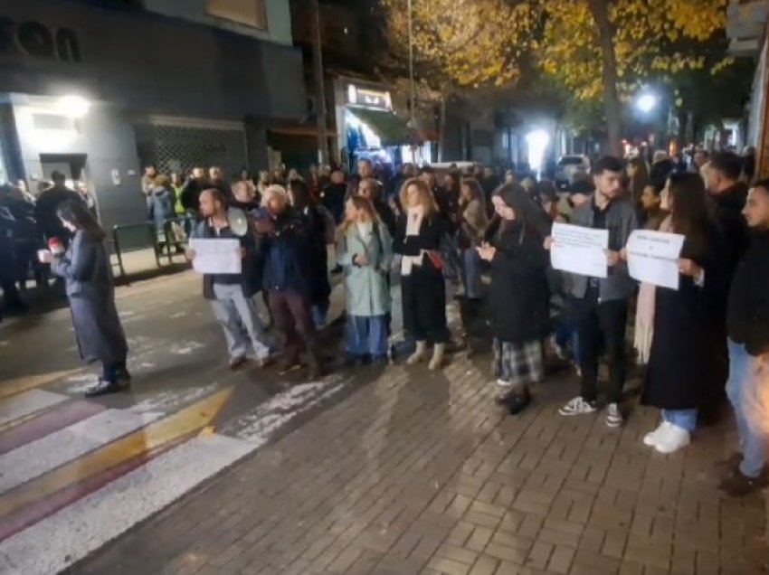  Vrasja e 14-vjeçarit pranë shkollës ‘Fan Noli’/ Qytetarët dalin sërish në protestë: Drejtësi për Martinin!