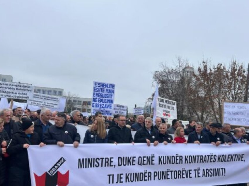 Nis protesta e SBASHK’ut, kërkojnë rritje pagash dhe nënshkrimin e kontratës kolektive