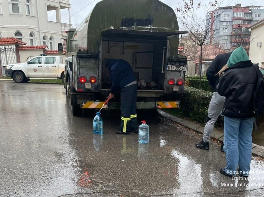 Uji në rajonin e Mitrovicës ende i papijshëm, nesër bëhet shpërndarja me autobote 