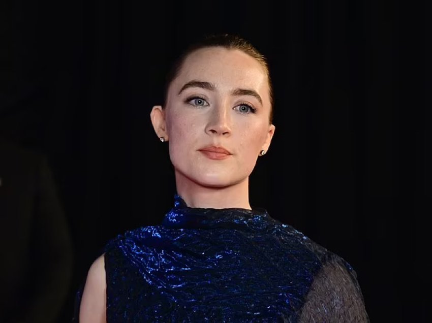 Saoirse Ronan, Alicia Vikander dhe Ellie Bamber shkëlqejnë me fustana vezulluesë teksa udhëheqin tapetin e kuq në 27th British Independent Film Awards