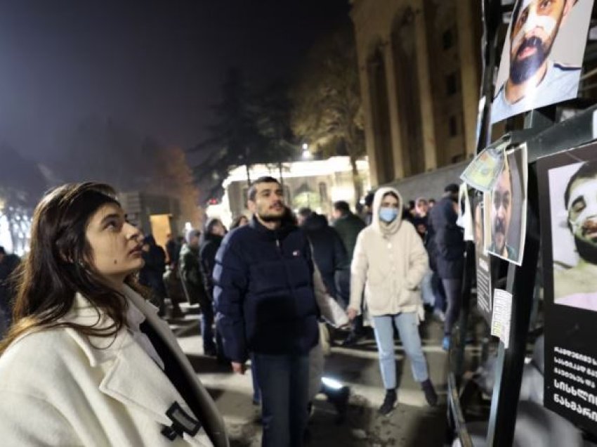 Në Gjeorgji vazhdojnë protestat, BE-ja paralajmëron ndëshkime