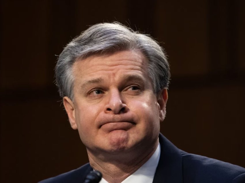 Drejtori i FBI-së, Wray thotë se do të japë dorëheqje para kthimit të Trumpit