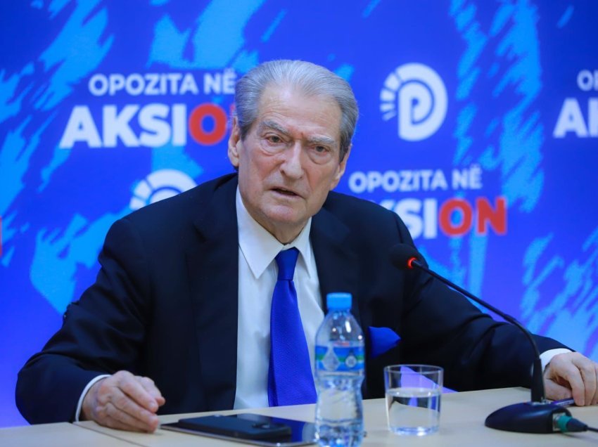  Pas sagës së vulës, Sali Berisha regjistrohet si kryetar i Partisë Demokratike në gjykatë!