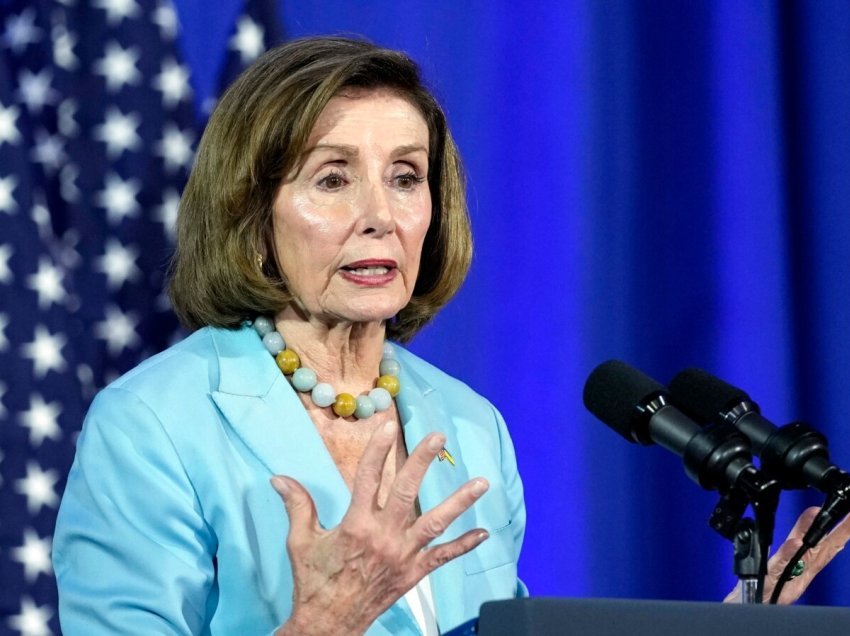 Nancy Pelosi shtrohet në spital, pasi 