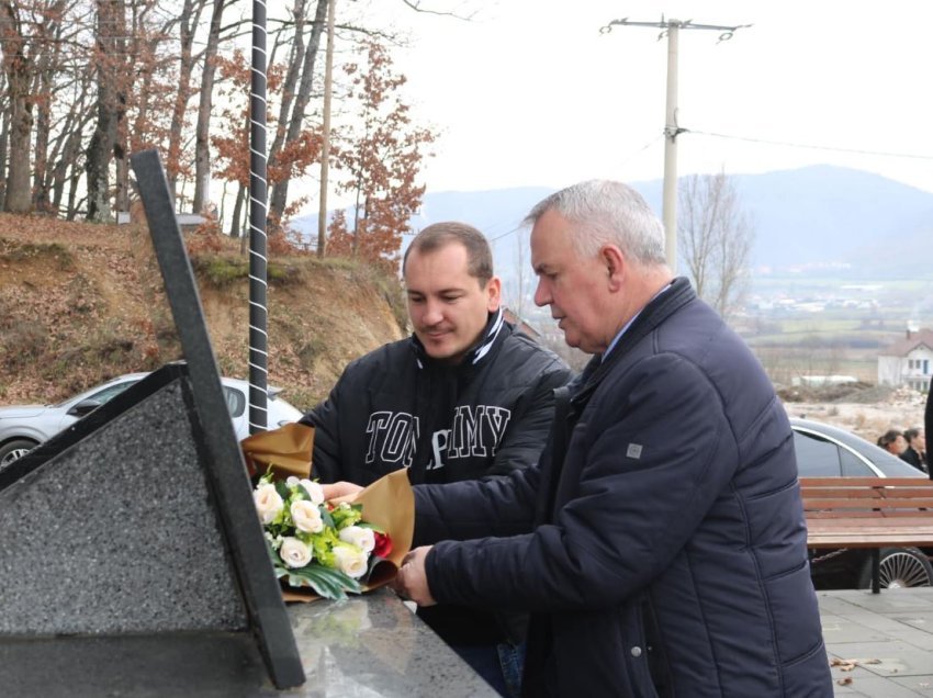 Ahmeti bën homazhe te kompleksi memorial “Katër dëshmorët”