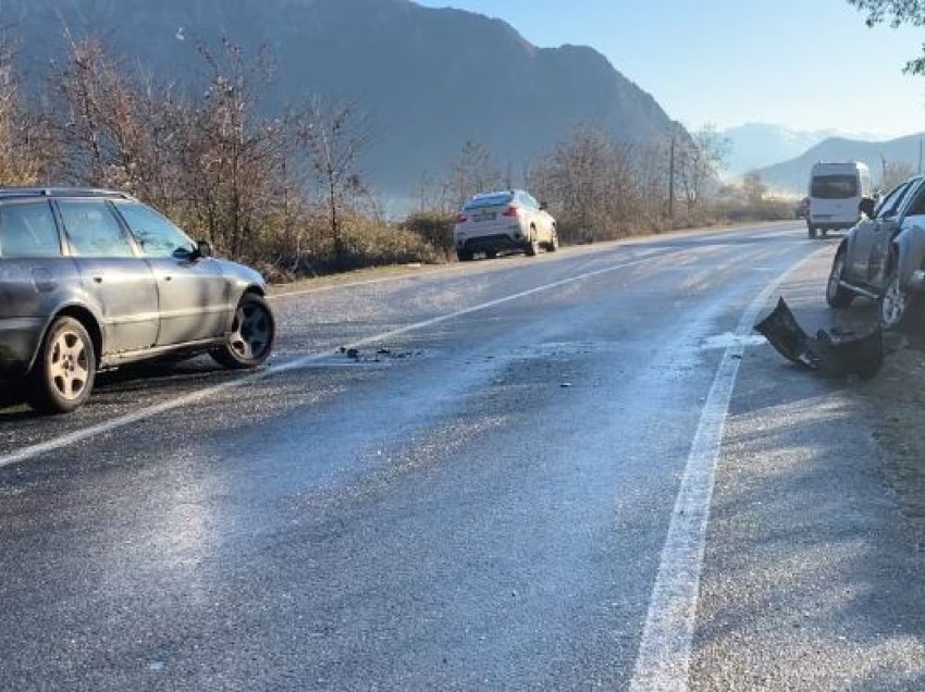 Aksident në Bulqizë/ Përplasen dy automjete nga ngricat, një person i plagosur