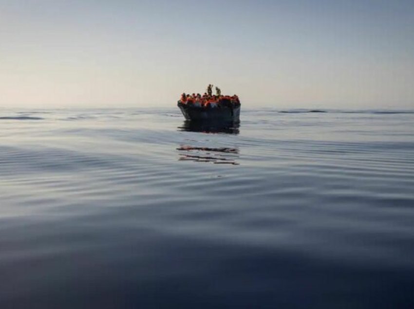 Anija me emigrantë mbytet në ujërat greke, zbulohen 5 viktima, numri pritet të rritet