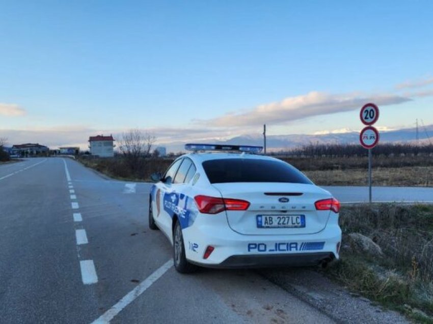 Aksidenton këmbësoren dhe largohet, policia e Korçës në kërkim të drejtuesit të mjetit