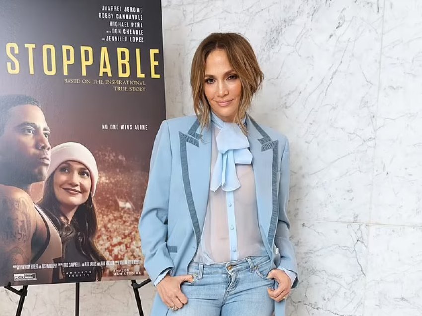 Jennifer Lopez joshëse në veshjen transparente