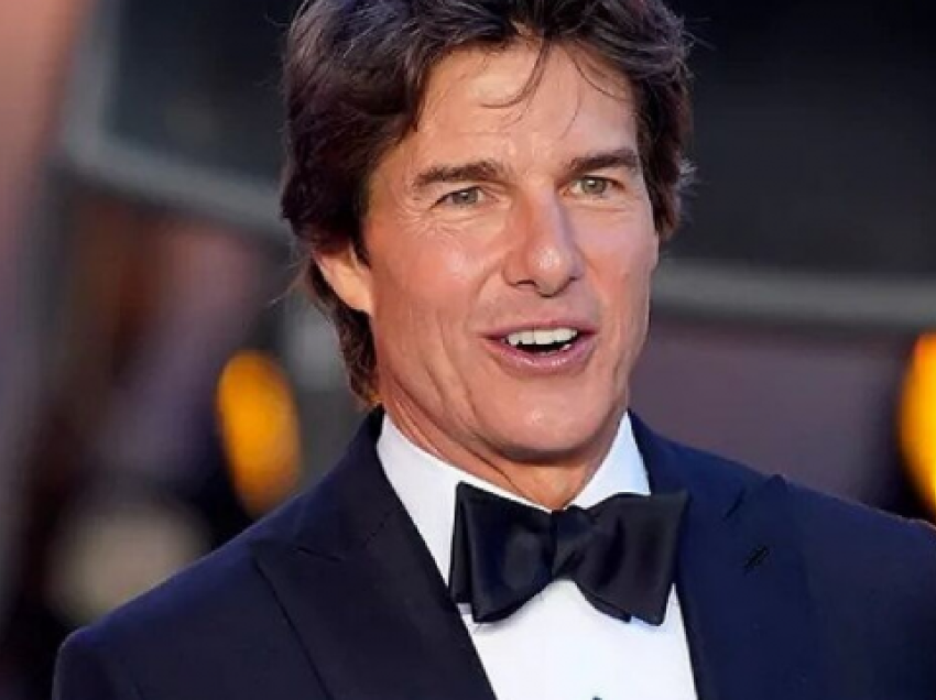 Tom Cruise nderohet me çmimin më të lartë civil të marinës amerikane