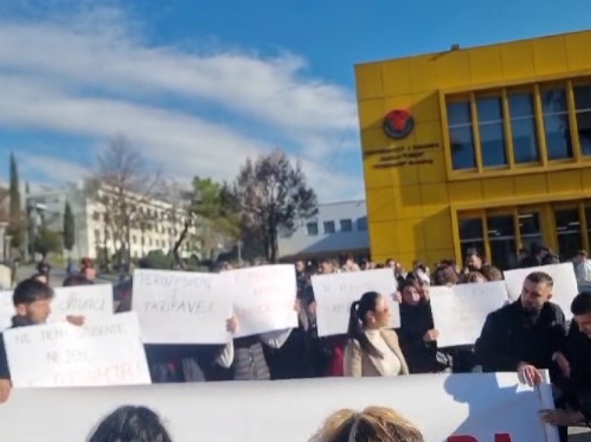 Pakti për Universitetin, studentët dalin në protestë: Pikat nuk janë zbatuar