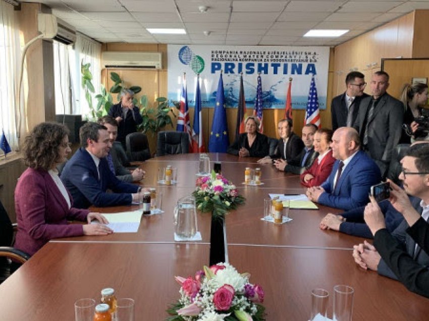 Kurti viziton kompaninë e ujësjellësit “Prishtina”