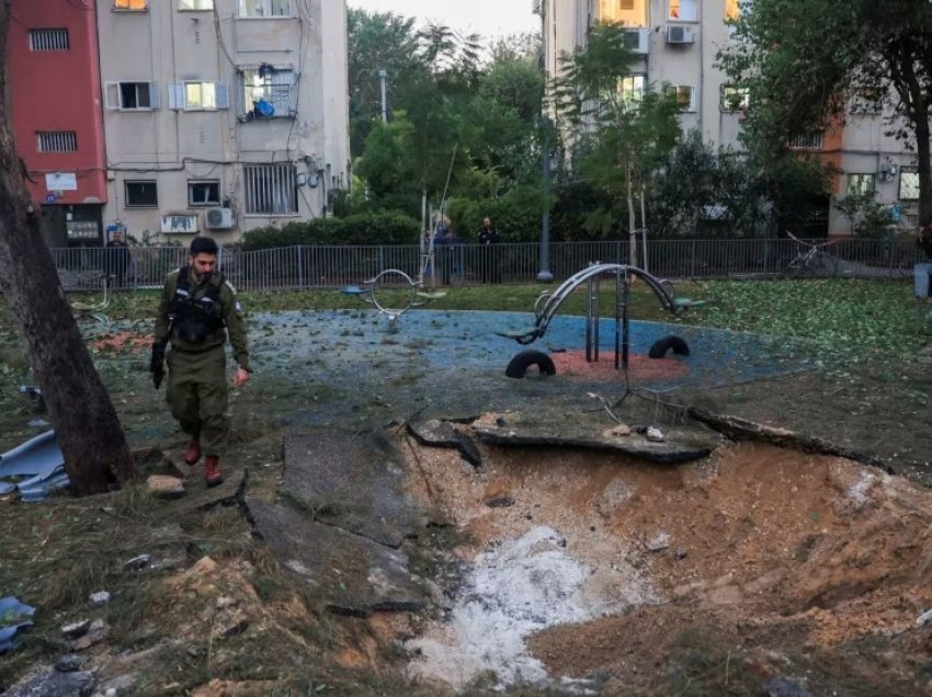 Së paku 16 të lënduar pasi një raketë e hedhur prej Jemenit godet Tel Avivin