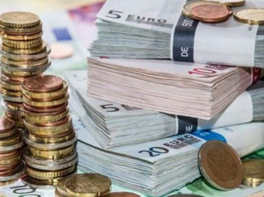 Këmbimi valutor 21 dhjetor/ Me sa blihen e shiten euro, dollari dhe monedhat e tjera