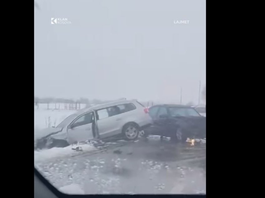 Tre të lënduar nga aksidenti mes dy veturash në Ferizaj