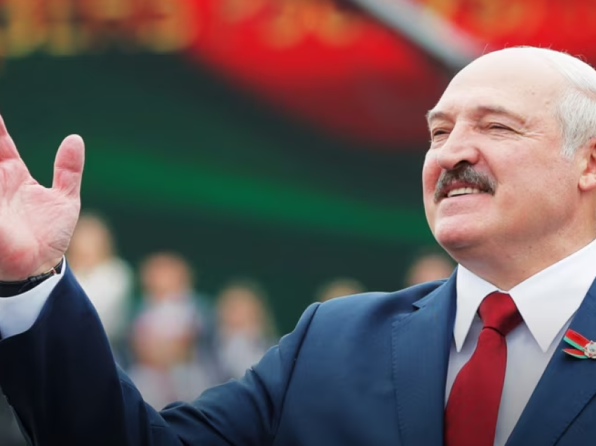 Lukashenka fal 20 të burgosur  