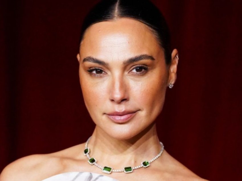 Ishte shtatzënë 8 muajshe, artistja Gal Gadot zbulon se i është nënshtruar një operacioni në tru