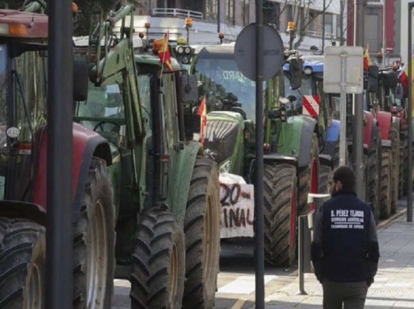 ​Fermerët në Spanjë kërcënojnë me protesta