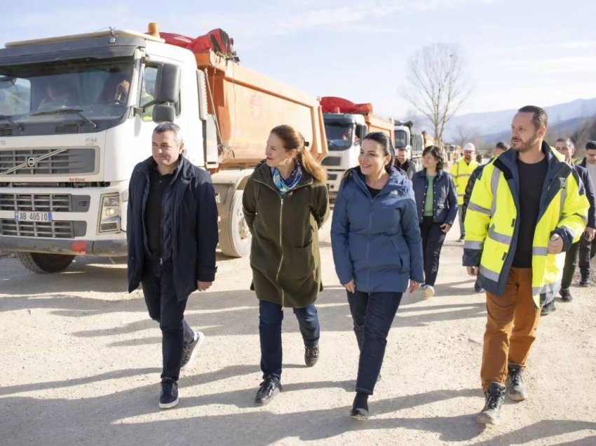 Balluku dhe Kumbaro inspektojnë punimet në aksin Berat-Ballaban: Nxit zhvillimin…