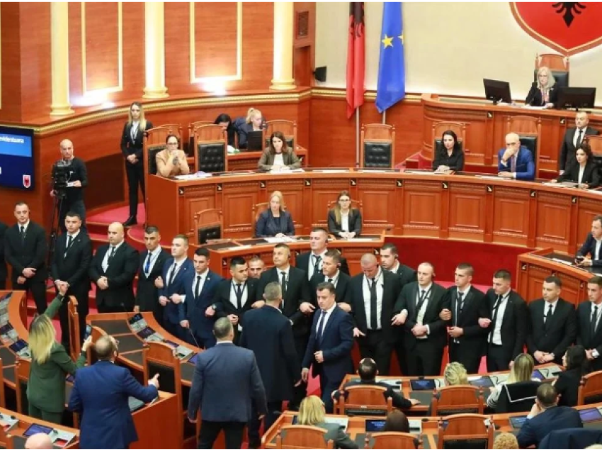 Përplasjet në parlament, Gazment Bardhi përjashtohet 10 ditë nga Kuvendi! Ndëshkohen edhe deputetët e tjerë