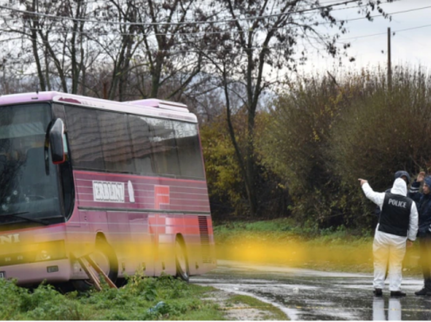 Vrasja e trefishtë në Gllogjan, dëshmitarja okulare rrëfen momentin tragjik kur ishte sulmuar autobusi