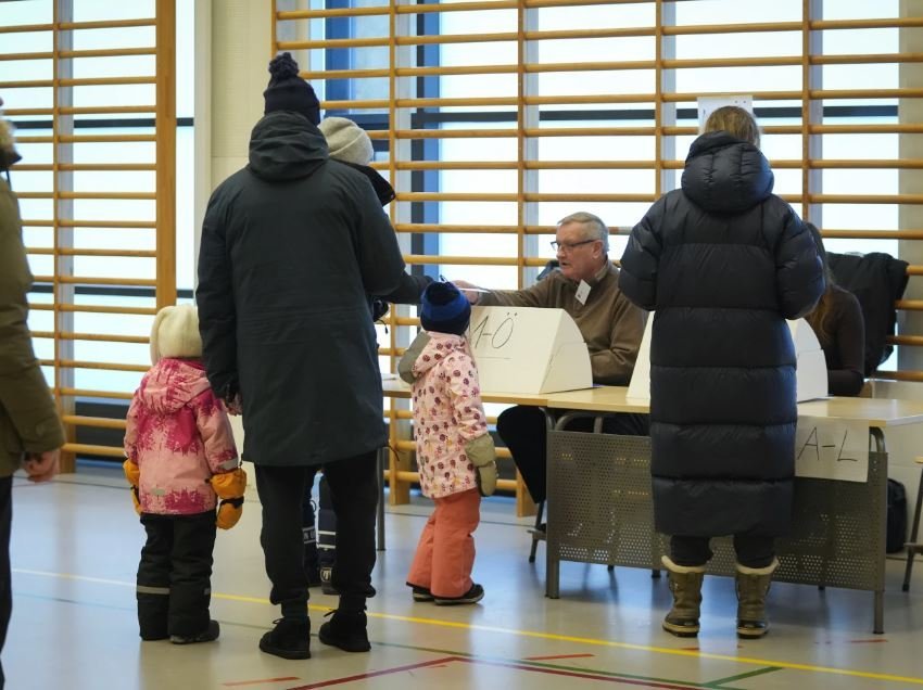 Finlandezët votojnë për president të ri që do të udhëheqë politikën për anëtarin e ri të NATO-s