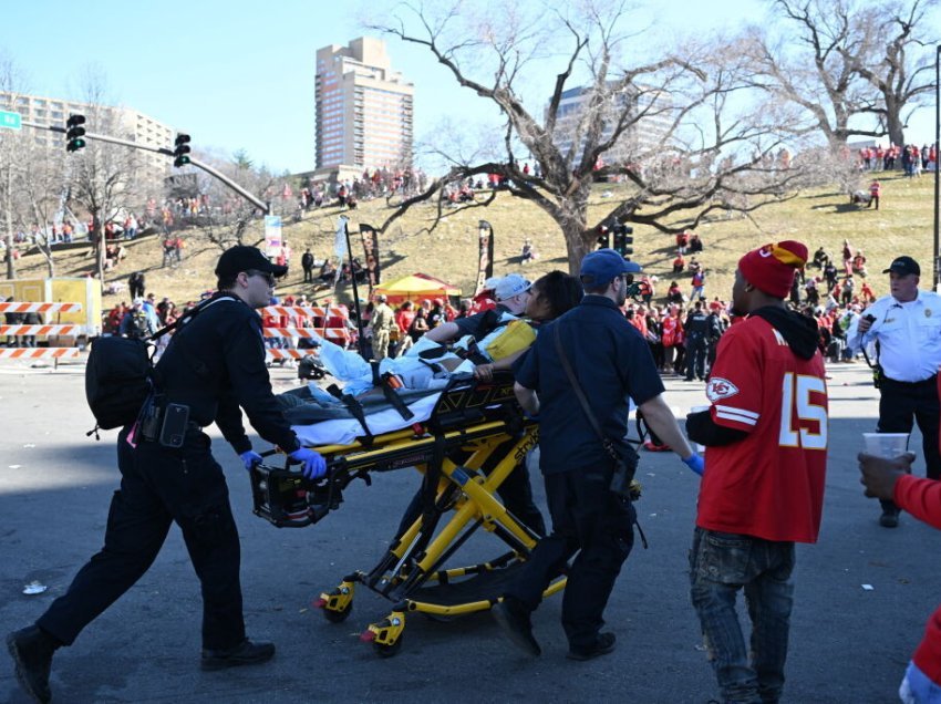 Kansas City, të shtëna në paradën e triumfit në Super Bowl