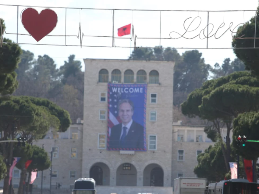 Vizita e sekretarit Blinken, rrugët ku do të ndalohet parkimi dhe qarkullimi i mjeteve