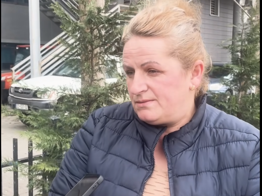 “Njëra e gjeti të zhveshur në klasë, e tjetra e rrahu”, nëna pretendon se ia dhunuan në shkollë djalin me aftësi të kufizuara