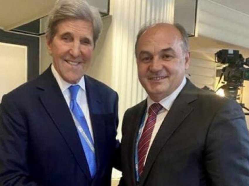 Hoxhaj takon ish-Sekretarin amerikan John Kerry në Mynih, bisedojnë për Kosovën dhe rajonin