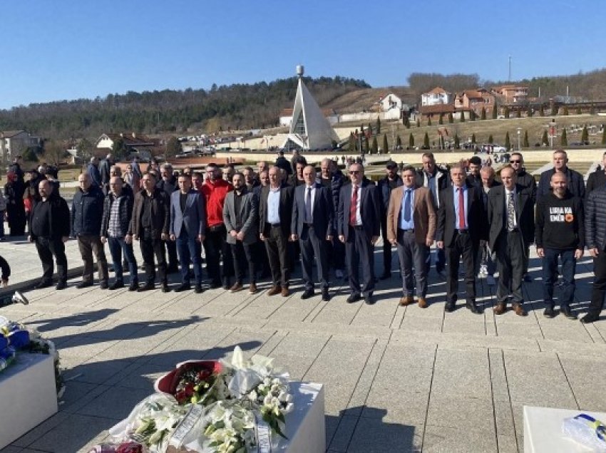 Deputeti Haxhiu bën homazhe në Kompleksin Memorial “Adem Jashari”