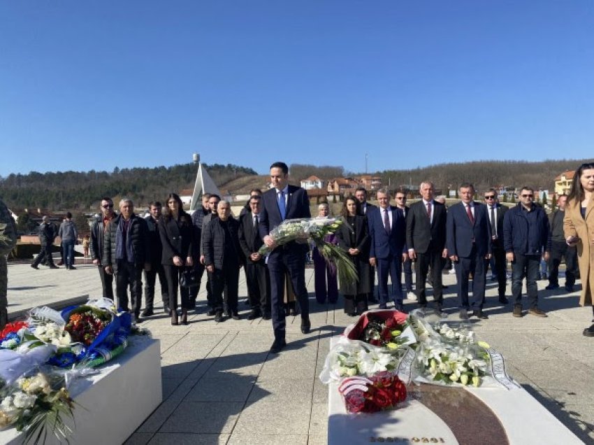 ​Abdixhiku homazhe në Prekaz: Nga këtu e rikujtojmë se sa e shenjtë është liria