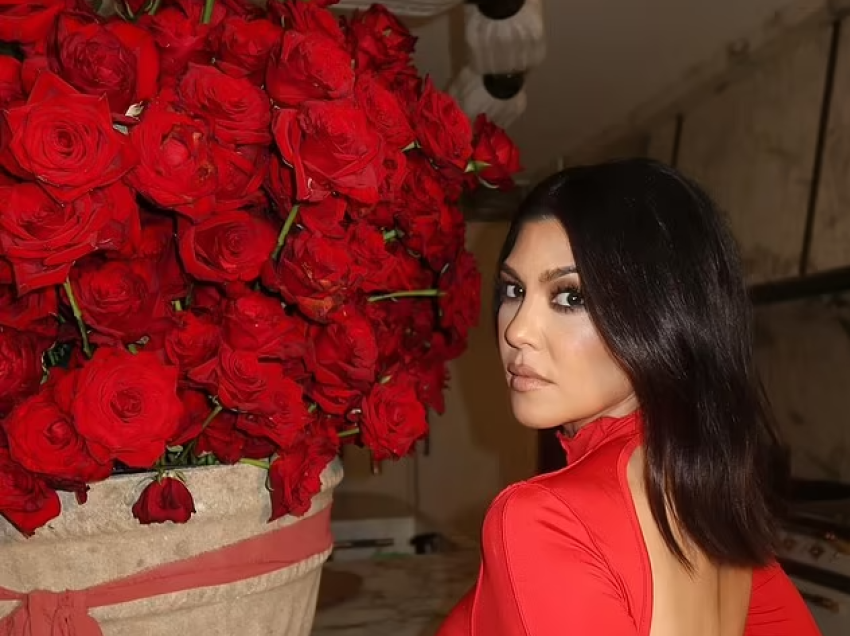 Kourtney Kardashian magjeps në të kuqe, në fotografitë e fundit në Instagram