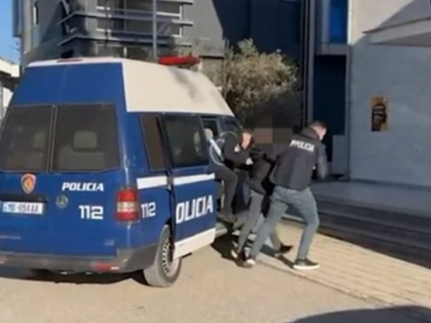 Sulmoi me thikë një person në Kavajë, arrestohet 22-vjeçari