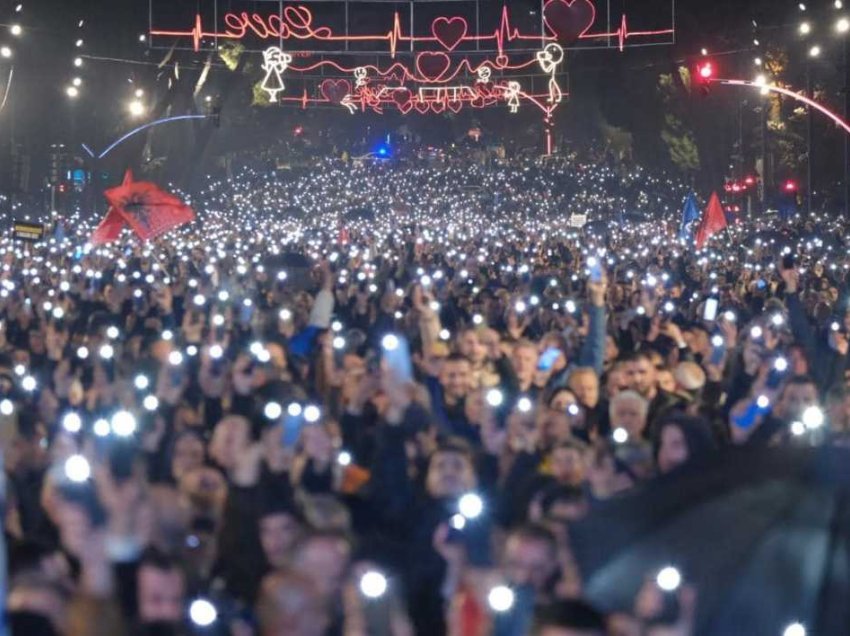 Bardhi pas protestës: Bashkimi i sotëm na jep kurajo për të forcuar opozitën