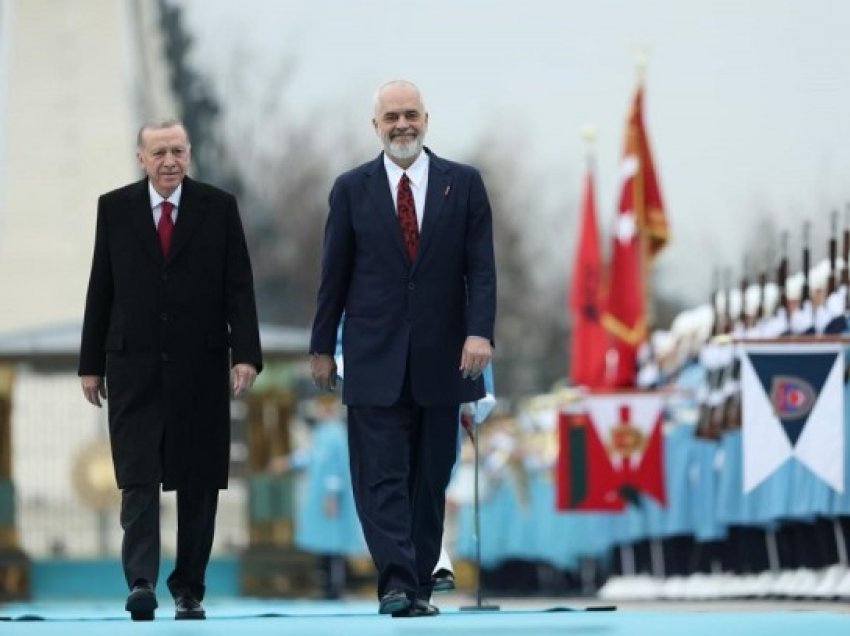 Rama publikon fotoalbumin e vizitës në Turqi: Mikpritje vëllazërore në Ankara