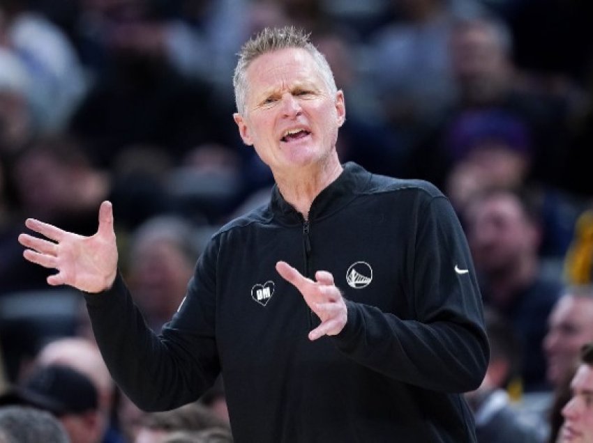 Kerr rinovon kontratën me Golden State