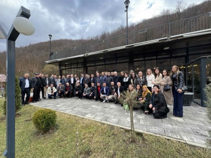 Dy nga ata që një jetë ia kushtuan arsimimit të  brezave në shkollat e Llapit