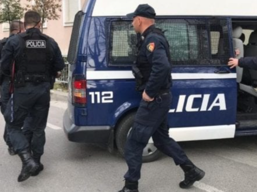 Sherr në ambientet e një lokali, plagoset me sende të forta një 65-vjeçar! Policia arreston të riun