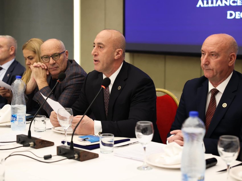 Haradinaj: Jemi në rrezik me humb SHBA-në, t’i japim fund qeverisë anti-shtet të Albin Kurtit