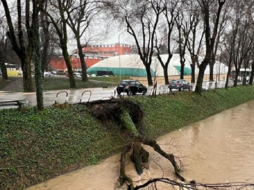 Moti ekstrem godet Italinë, alarm i kuq në Veneto