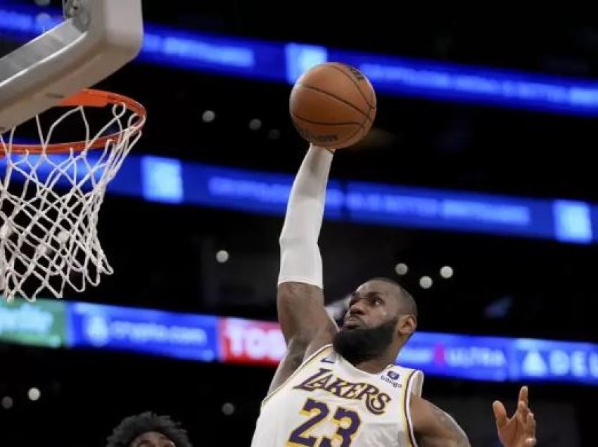 LeBron James një përbindësh i jep fitoren Lakersave