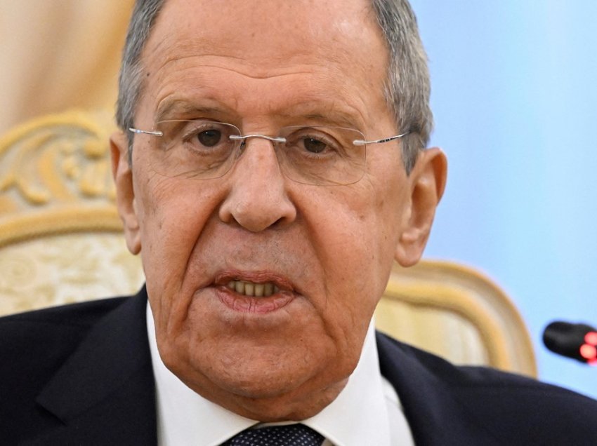 Lavrov: Rusia ka dënuar 200 luftëtarë ukrainas deri më tani