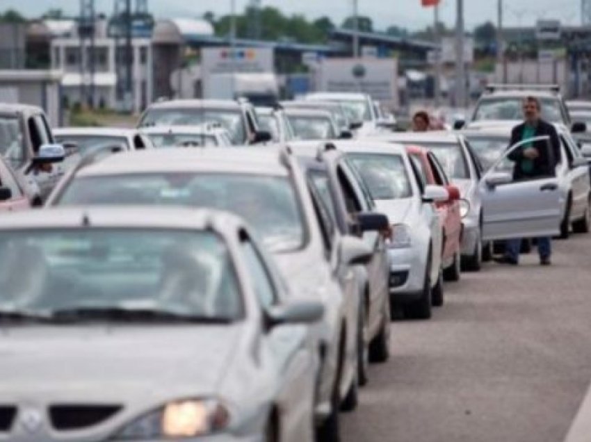 Pritje deri në shtatë orë e kolonë 3.5 km, gjendja aktuale nëpër pikat kufitare